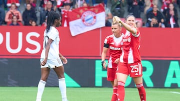 Linda Dallmann y Sarah Zadrazil, jugadoras del Bayern Múnich.