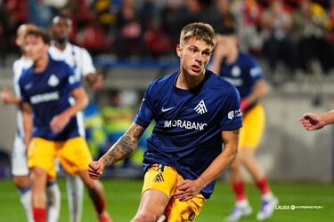 Otro buen gol de un defensa. Igual que Bonini, Gael Alonso remató a la salida de un córner. En su caso cruzó el balón con un gran movimiento de cuello. Sin embargo, su tanto, que llegó en el 86’, no sirvió para sumar puntos.