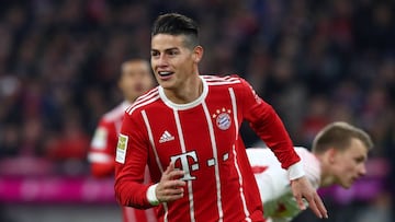 James Rodríguez celebrando un gol con el Bayern Múnich ante el RB Leipzig por Bundesliga 2017/18