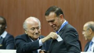 Juan Angel Napout y Joseph Blatter en el Congreso de FIFA. 