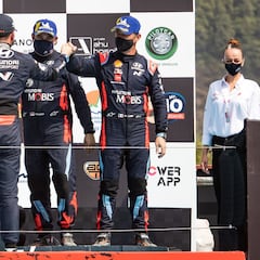 El copiloto de Neuville se ofrece para acompañar a Loeb