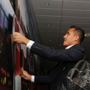 Alexis admirando su imagen.