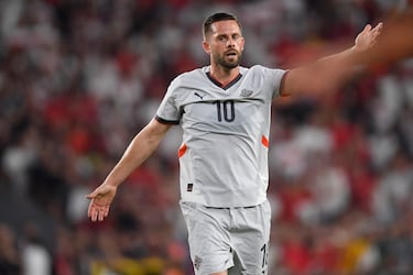 El centrocampista nacido en Reikiavik fue durante años una de las figuras más reconocibles de la Premier League durante su paso por el Swansea City y el Everton. Actualmente, Sigurðsson está jugando en el Víkingur Reykjavík de la Úrvalsdeild Karla, máxima categoría masculina de fútbol del sistema de ligas de Islandia. 