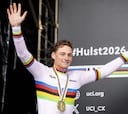 Van der Poel desempata a De Vlaeminck con su 8º arcoíris; Orts es 7º