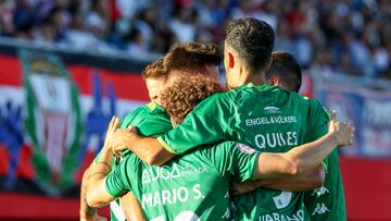 Los jugadores del Deportivo celebran la victoria.