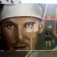 Nadal y Mireia por Messi y Luis Suárez en el Raval de Barcelona