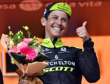 Tras un 2017 discreto y un comienzo de temporada dudoso, Esteban Chaves en la prueba del Etna, la primera de alta montaña del Giro 2018, ratificó su gran nivel, se midió y demostró que está hecho para superar adversidades, como la escalada del volcán de 14 kilómetros. Otra vez la sonrisa en su segundo triunfo de etapa en la 'Corsa Rosa'.