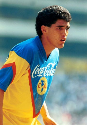 Pedro Pineda regresó al futbol mexicano para enrolarse con Chivas de Guadalajara en la temporada 1991-1992. Tras un año con poca participación, el delantero fue traspasado a las Águilas del América.