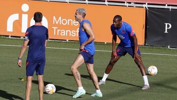 Gim&eacute;nez y Kondogbia en el entrenamiento. 