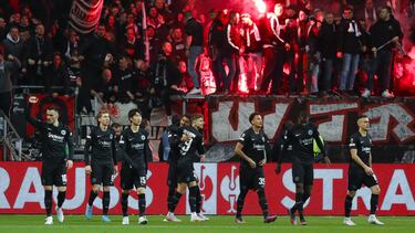 Celebración del gol de Knauff ante el Barcelona.