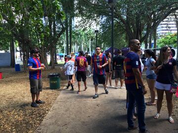 Los aficionados del FC Barcelona y Real Madrid estuvieron presentes en Casa Clásico para que Miami se tiñera de blaugrana y blanco.