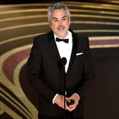 Alfonso Cuarón reconoce a su equipo tras obtener Oscar