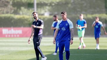 23/04/23 PARTIDO DIVISION DE HONOR JUVENIL GRUPO 5 
REAL MADRID JUVENIL - ATLETICO DE MADRID JUVENIL 
SALUDO FIN DE PARTIDO FERNANDO TORRES ENTRENADOR ALVARO ARBELOA ENTRENADOR 