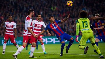 BARCELONA, SPAIN - OCTOBER 29: Rafinha (C) of FC Barcelona scores the opening goal with an overhead kick during the La Liga match between FC Barcelona and Granada CF at Camp Nou stadium on October 29, 2016 in Barcelona, Spain. (Photo by Alex Caparros/Getty Images)