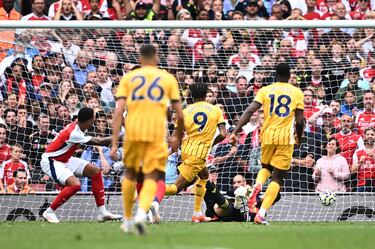 Tras la salida de Rice, los espacios se abrieron y el Brighton comenzó a tener mayores oportunidades claras de gol hasta que en el minuto 58 Joao Pedro puso el empate. 

REUTERS/Dylan Martinez 