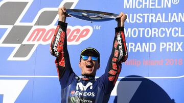Winner Movistar Yamaha MotoGP's Spanish rider Maverick Vinales celebrates on the podium of the MotoGP Australian Grand Prix at Phillip Island on October 28, 2018. (Photo by WILLIAM WEST / AFP) / -- IMAGE RESTRICTED TO EDITORIAL USE - STRICTLY NO COMMERCIAL USE --