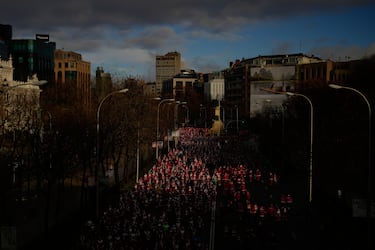 11.000 corredores disfrazados de Papá Noel han celebrado la nueva edición de la carrera más navideña, familiar y divertida de Madrid.