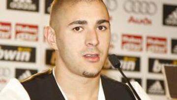 <strong>EXPECTACIÓN.</strong> Karim Benzema ha dado su primera rueda de prensa como jugador del Real Madrid.