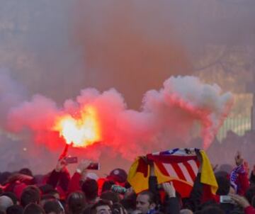 Las imágenes del impresionante recibimiento de la afición al Atlético