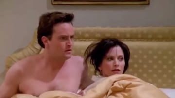 Since Matthew Perry’s sudden death, his “Friends” co-stars have been sharing memories of him and Courtney Cox said this outtake was one of her favorites.