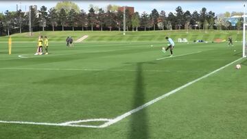 Bravo mostró toda su precisión con los pies junto a Gabriel Jesús