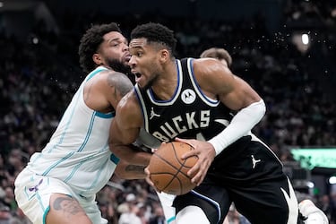 Edad: 30 | Posición: Alero | En la cancha: 54,1 millones | Fuera de la cancha: 45 millones