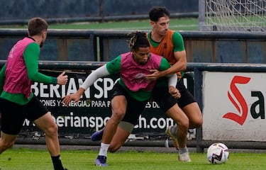 Romo recupera a Dani Fernndez y se lleva a Ayoub a Valencia