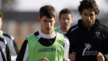 <b>AUSENCIA. </b>Rúper, ayer, ejercitándose junto a sus compañeros en el anexo.