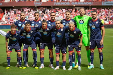 Helton fue el único fichaje en el once de Granada.