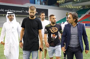 Piqué, Busquets y Jordi Alba en las obras de la Aspire Academy. 