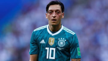 Germany&#039;s midfielder Mesut Ozil looks on during the Russia 2018 World Cup Group F football match between South Korea and Germany at the Kazan Arena in Kazan on June 27, 2018. / AFP PHOTO / BENJAMIN CREMEL / RESTRICTED TO EDITORIAL USE - NO MOBILE PUS