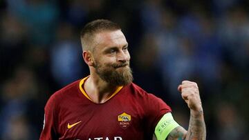 FILE PHOTO: Soccer Football - Champions League - Round of 16 Second Leg - FC Porto v AS Roma - Estadio do Dragao, Porto, Portugal - March 6, 2019 AS Roma's Daniele De Rossi celebrates scoring their first goal REUTERS/Pedro Nunes/File Photo