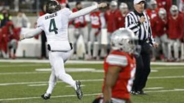 El kicker de los Spartans, Michael Geiger, celebrando el field goal que les dio la victoria ante Ohio State.