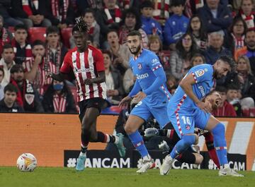 Nico Williams, Mario Hermoso y Héctor Herrera.