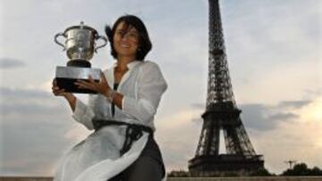 Li Na, con su trofeo de Roland Garros de 2011