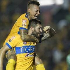 Eduardo Vargas le regalará la camiseta de la U a Gignac