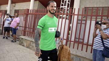 19-08-21 
 ELCHE 
 BENEDETTO 
 SALIENDO DEL CAMPO DE ENTRENAMIENTO 