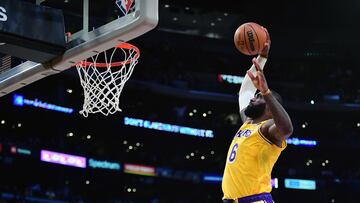 The LA Lakers were on track to lose against the Houston Rockets on Tuesday night, but Lebron James took over in the fourth quarter to put them back on top.