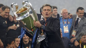 Jos&eacute; Mourinho celebrando la Champions con el Inter.
 