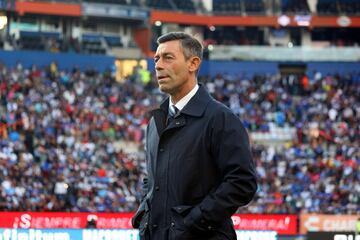Cruz Azul sufrió una dolorosa derrota en casa de los Tuzos en un partido donde quedó expuesto en la defensa y no encontró las respuestas al ataque. El duelo también contó con la presencia de Oscar ‘Conejo’ Pérez, quien regresó a un partido de Liga MX tras casi un año de ausencia.