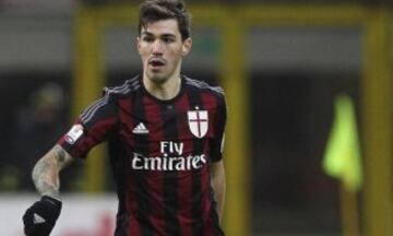 Romagnoli es uno de los puntales de la defensa con solo 21 años. Llegó desde la Roma y ya ha sido nominado al equipo de Italia.