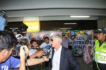 José Néstor Pékerman se fue de la Selección Colombia. El técnico argentino se va después de seis años, la clasificación a dos mundiales, descubrir nuevos talentos y figuras para el fútbol colombiano y el récord de partidos dirigidos con el equipo nacional. Acá unas imágenes para el recuerdo. ¡Gracias Profe!