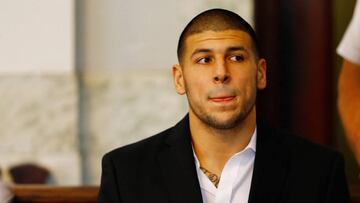 El ex tight end de los Patriots dejó tres notas antes de quitarse la vida, y un reporte afirma que una de ellas fue a su pareja dentro de la prisión.