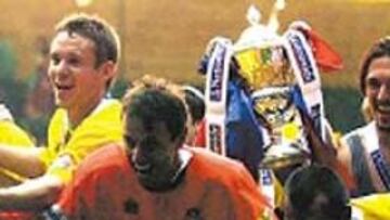 <b>VUELTA A LA ÉLITE</b>. El Crystal Palace regresó a la Premier League gracias a que se impuso en el play off disputado en Cardiff. El Norwich ascendió como campeón, el West Bromwich como segundo y el Crystal Palace al ganar el play off en el estadio galés tras vencer en la final al West Ham por 1-0.