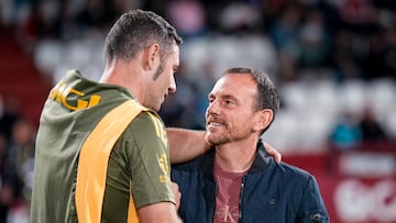 Alberto González antes del inicio del partido contra el Oviedo.