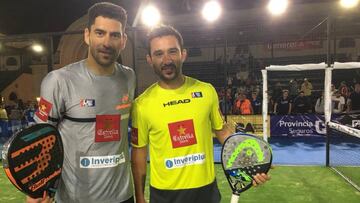 Maxi Sánchez y Sanyo Gutiérrez posan tras sellar su pase a cuartos de final en el Buenos Aires Pádel Master del World Pádel Tour.