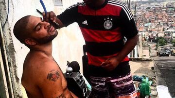 Daily Star: Adriano vive en una favela de Río de Janeiro