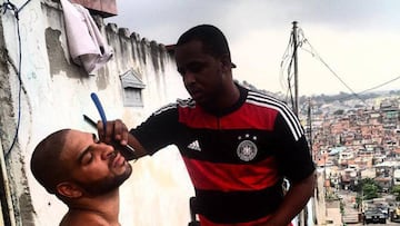 Daily Star: Adriano vive en una favela de Río de Janeiro