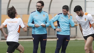 15/04/22
 VALENCIA CF
 CIUDAD DEPORTIVA
 ENTRENAMIENTO PREVIA
 BORDALAS
 BRYAN GIL
 GUEDES
 