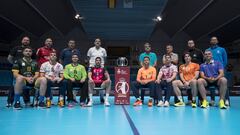 Los capitanes junto a los entrenadores de los equipos que jugarán la Copa del Rey de balonmano, posan durante la presentación este jueves en Santander.